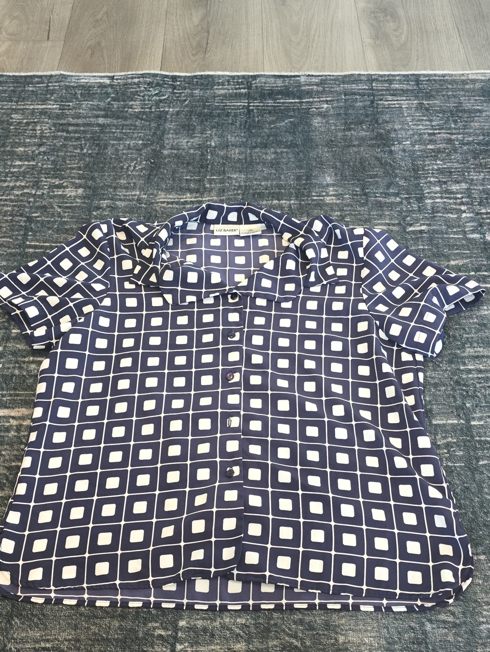 Liz Baker Navy and White Geometric Short-Sleeve Button-Down Shirt